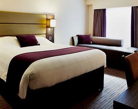 Premier Inn Premier Inn Heathrow Airport Terminal 4 Stanwell Buitenkant foto